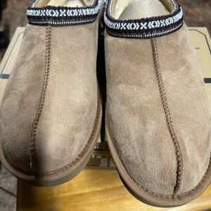 Brand New In A Box Unisex 100 % Shearling Slippers